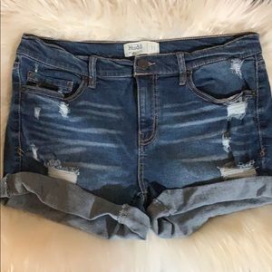 Barely used mud size 11 Jean shorts distressed